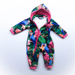 GOMERA lillelise mustriga laste softshell kombe. Tellimustööna valmiv vee- ja tuulekindel kevad-sügis õueriietus.